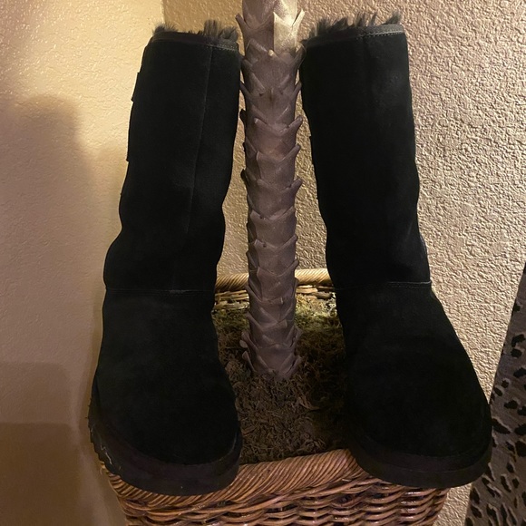 Black Uggs - Picture 5 of 7